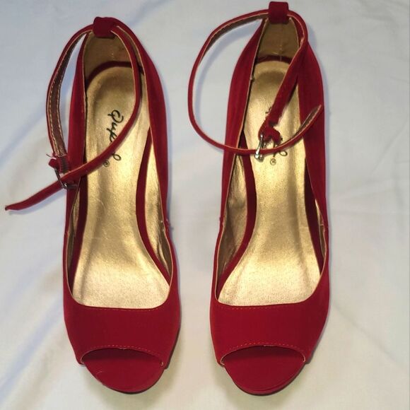 NIB, Women's Suede Red Platform by Qupid - Picture 1 of 6